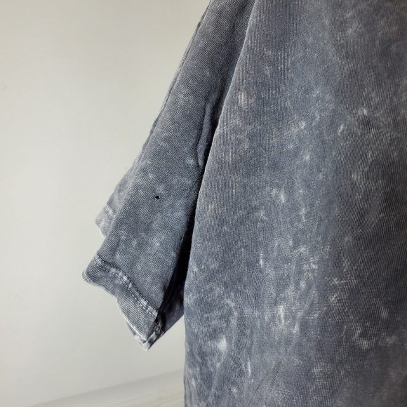 Caution to the Wind Distressed Gray Acid Wash Short Sleeve T-Shirt Size Medium - Picture 10 of 16